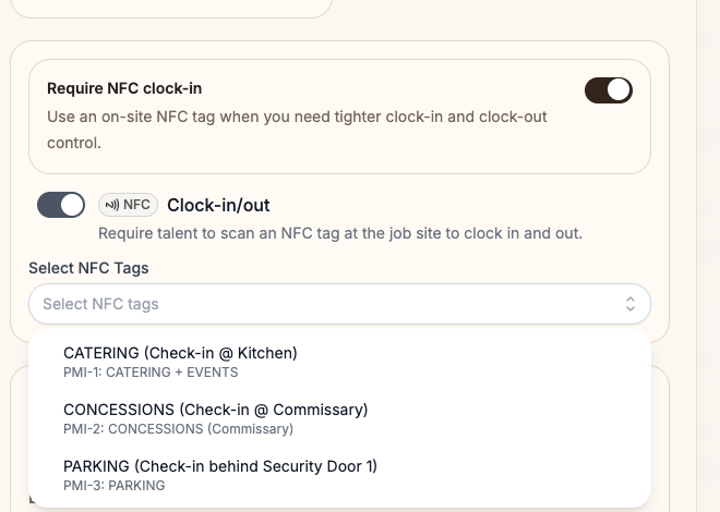 Sección NFC del formulario de nuevo turno mostrando el interruptor Require NFC clock-in activado y el menú desplegable Select NFC Tags abierto con tres opciones de etiquetas