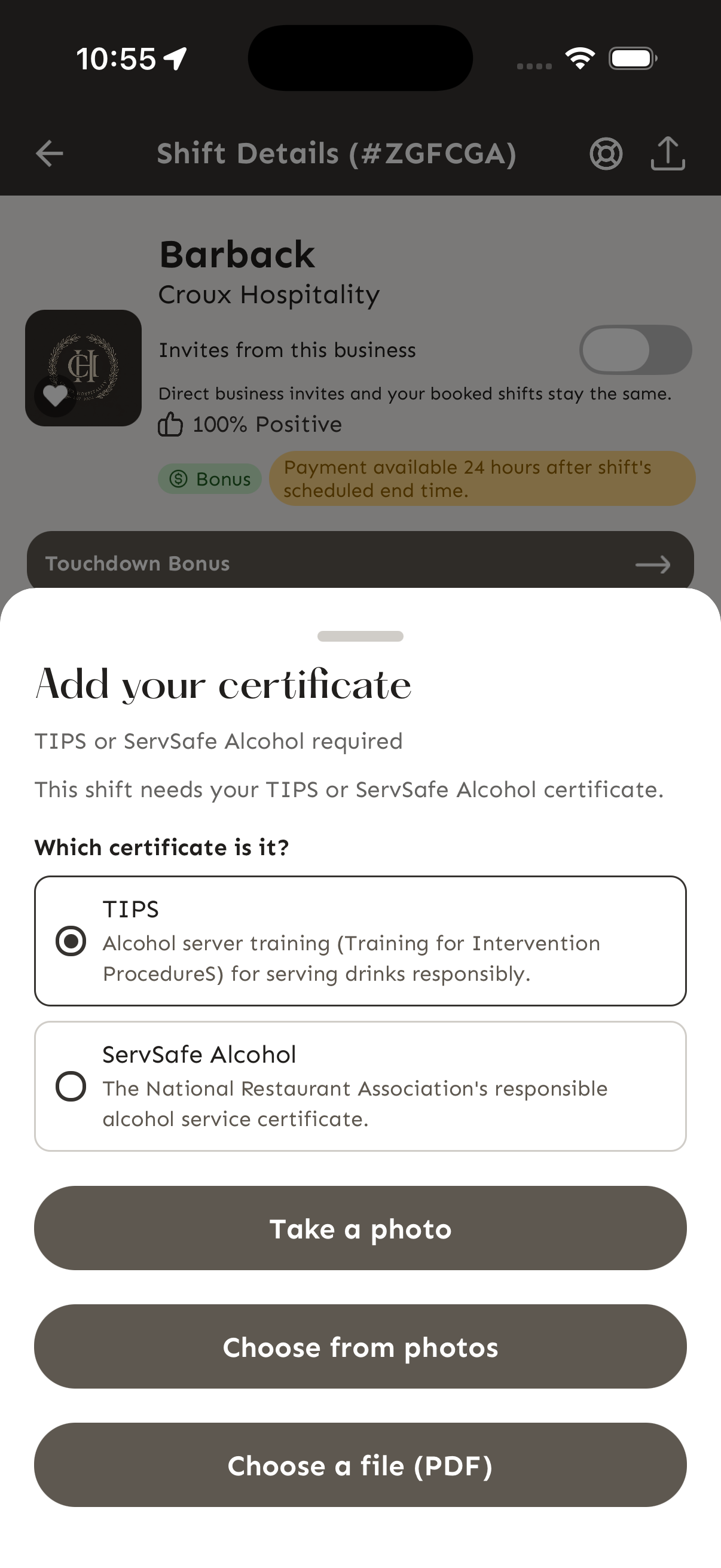 Ejemplo desde un turno: elige el tipo de certificado y luego toma una foto, elige una foto o sube un PDF.